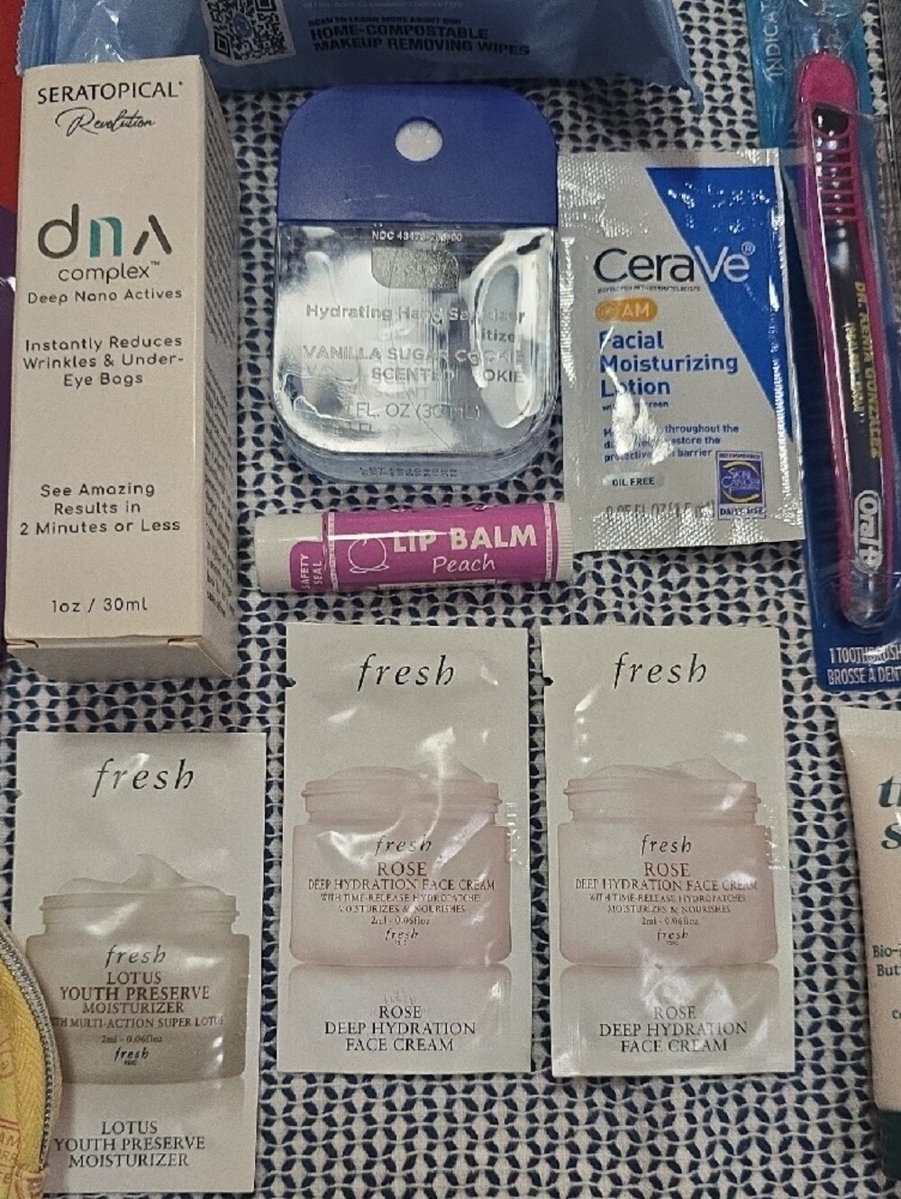 Assorted Beauty Lot Ipsy, Olay, Collagen Wrapping Mask, Makeup Remover Wipes - Picture 5 of 9